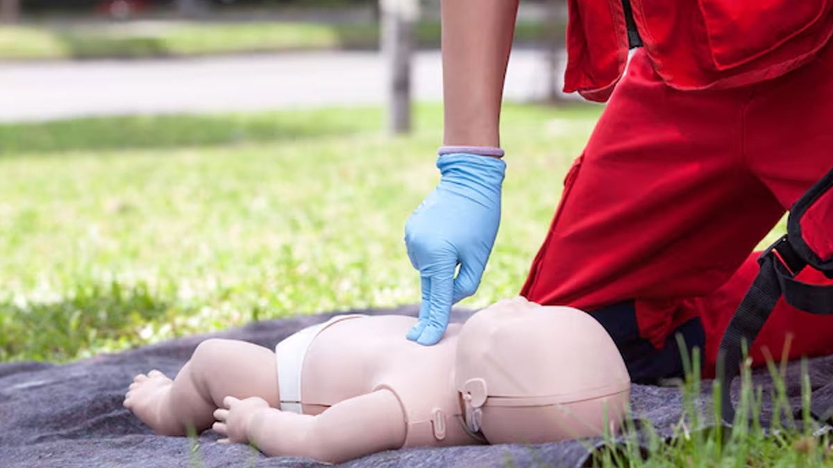 How To Administer CPR In Children? Expert Tells
