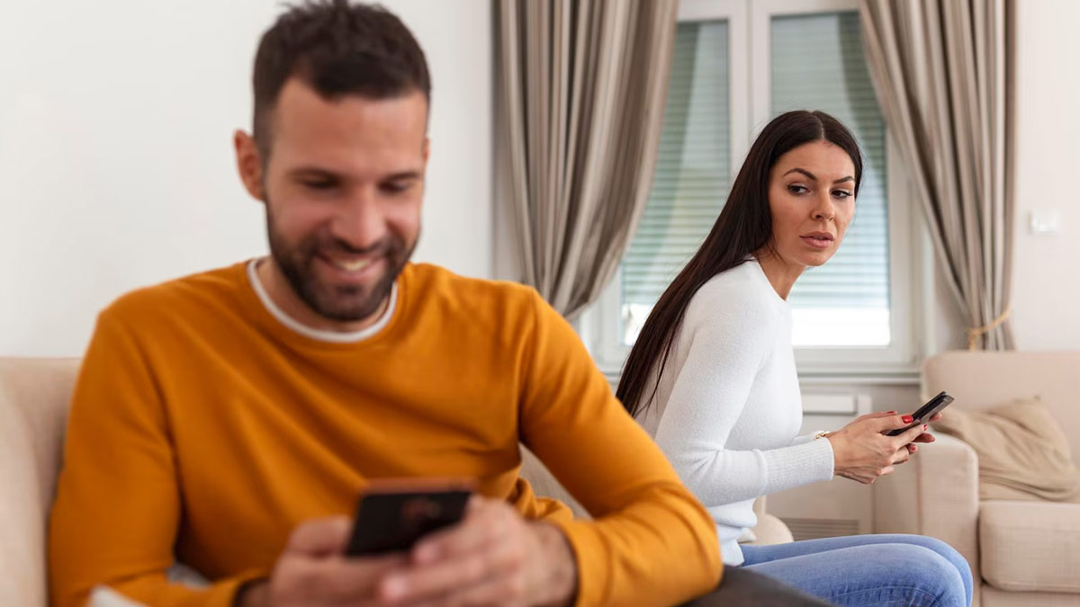 Is Instagram Ruining Your Relationship Without You Realising It? Here’s What Experts Want You to Know
