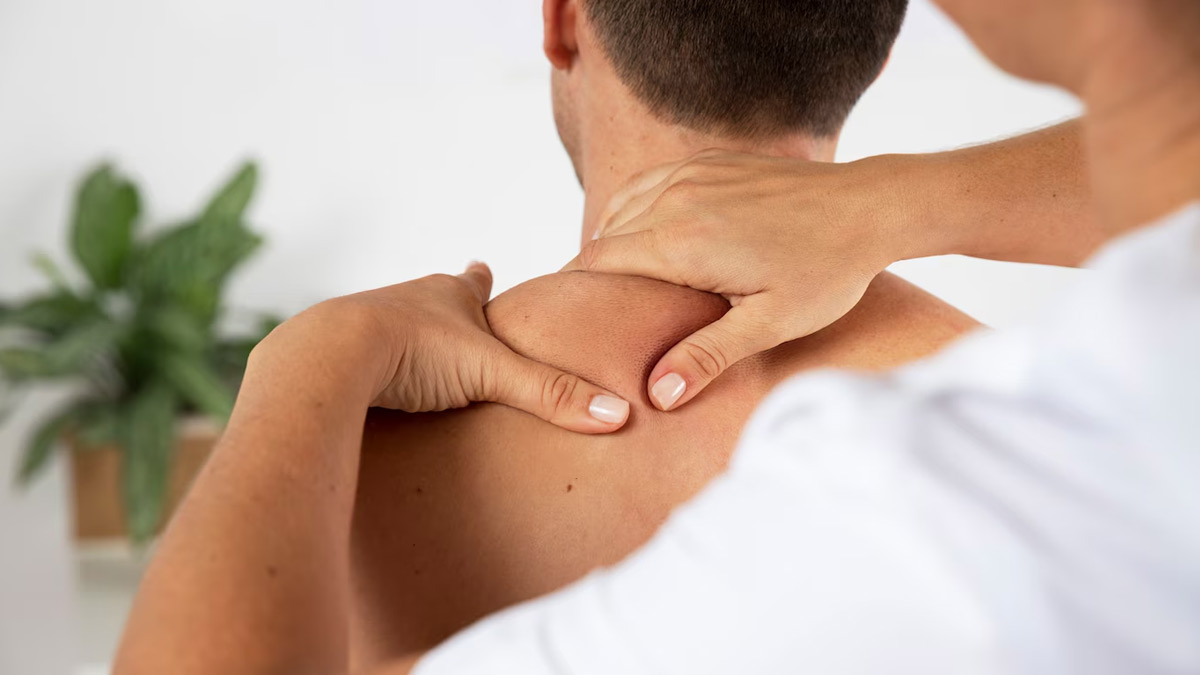 DIY Herbal Oils For Neck And Shoulder Massage To Release Tension