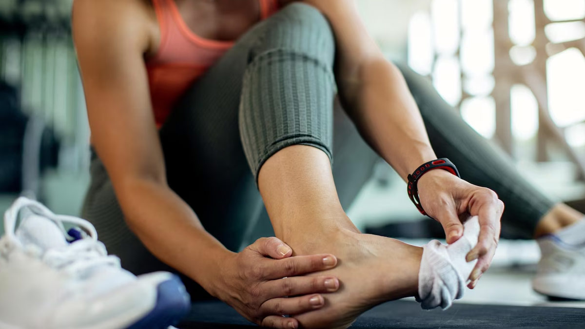 Should You Exercise With Plantar Fasciitis? A Physiotherapist Shares A Few Considerations