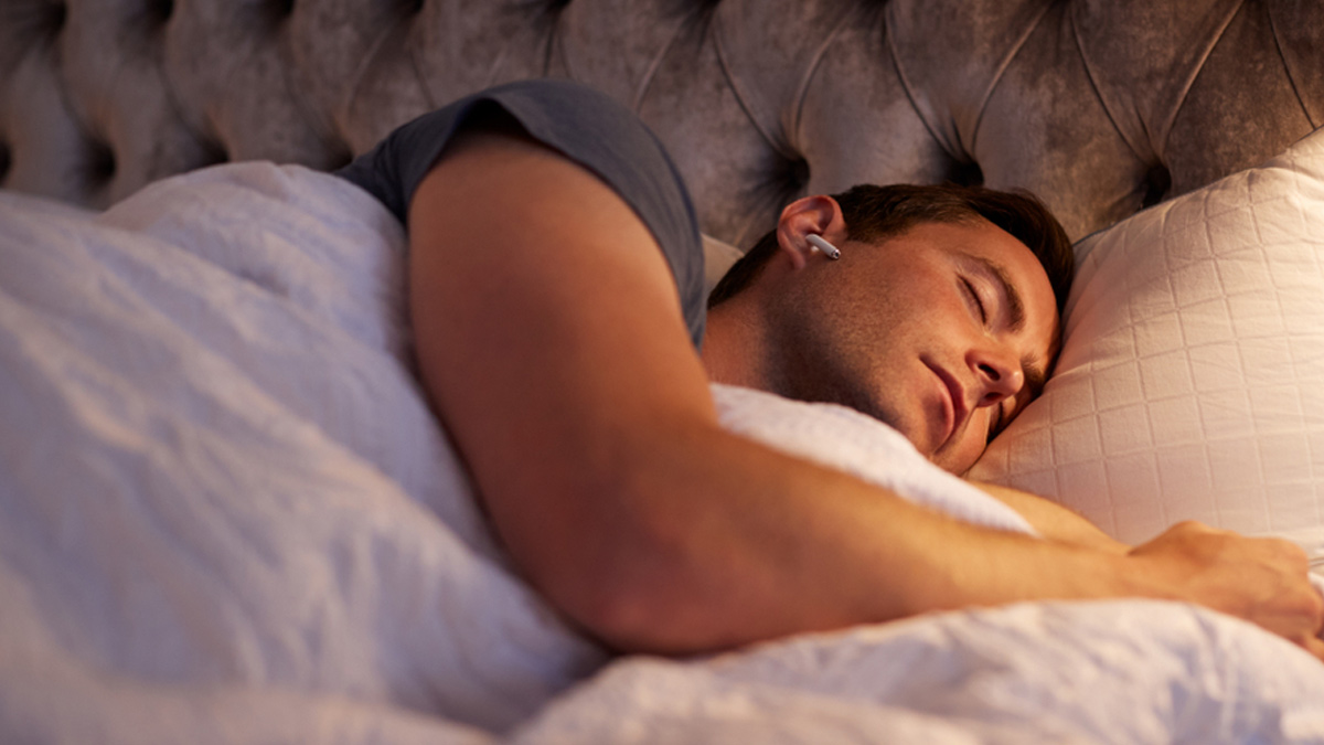 sleeping-with-earphones