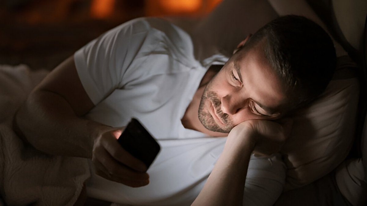 late-night-scrolling