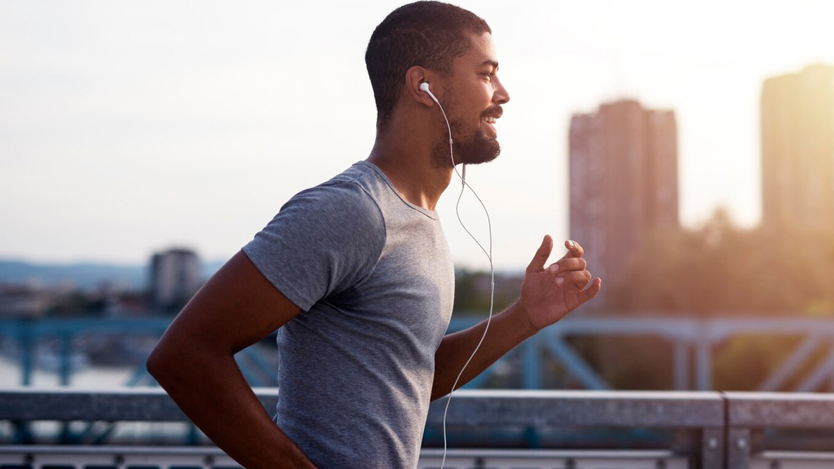walking-listening-to-music