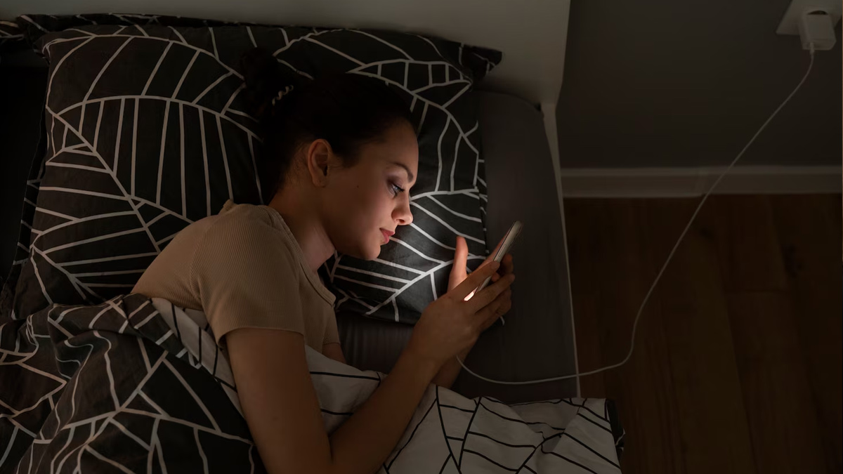 late-night-scrolling