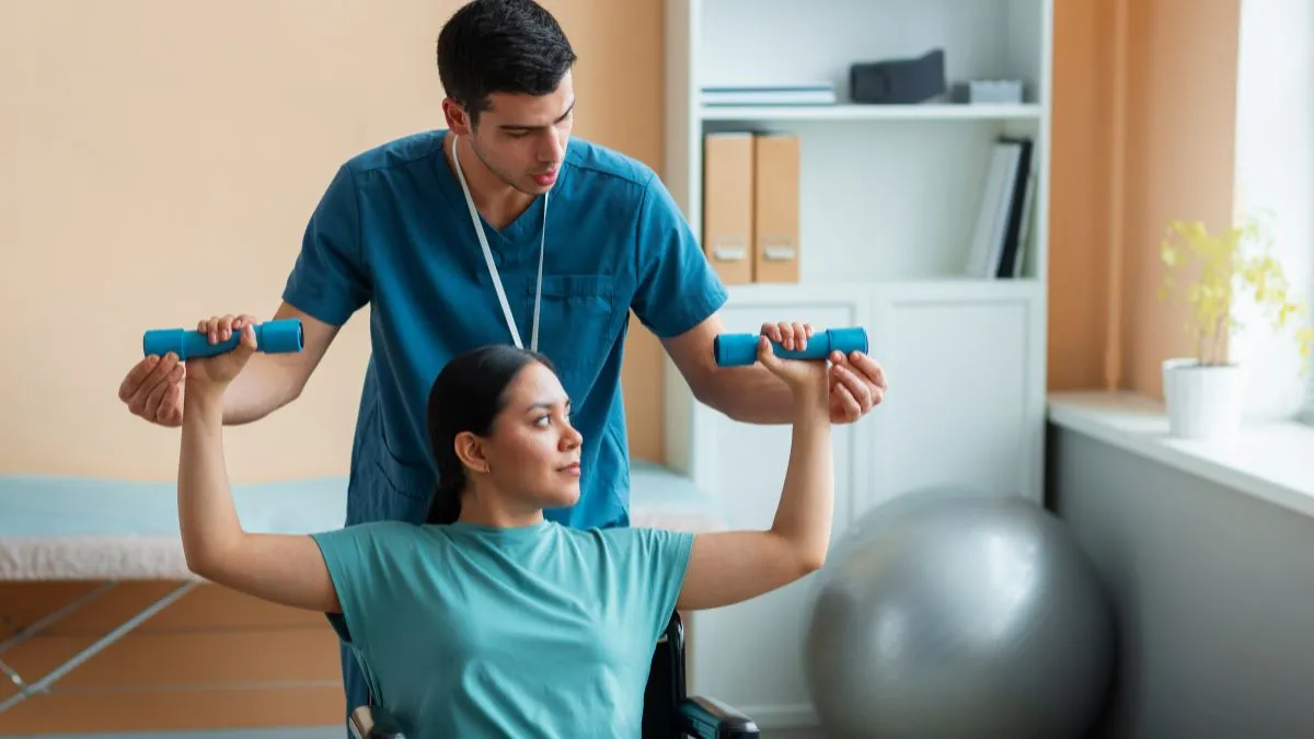 How Geriatric Physiotherapy Differs from Standard Physiotherapy: Meeting the Unique Needs of Older Adults