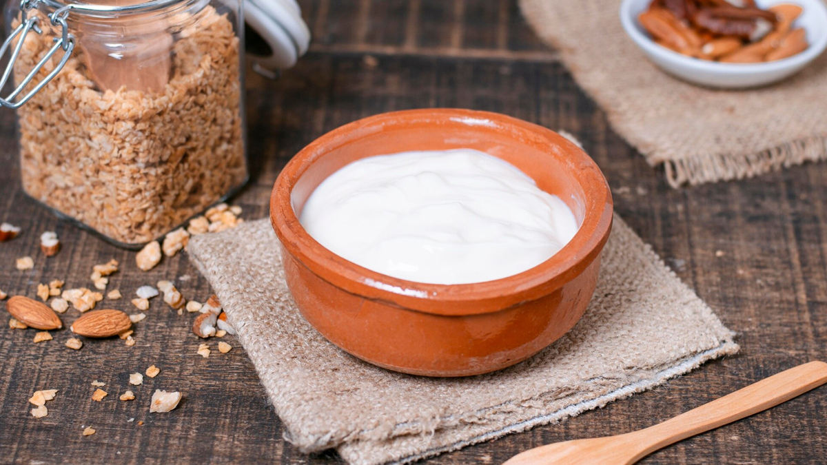 Greek Yogurt Vs Regular Yogurt: Which One Is Healthier? Expert Answers