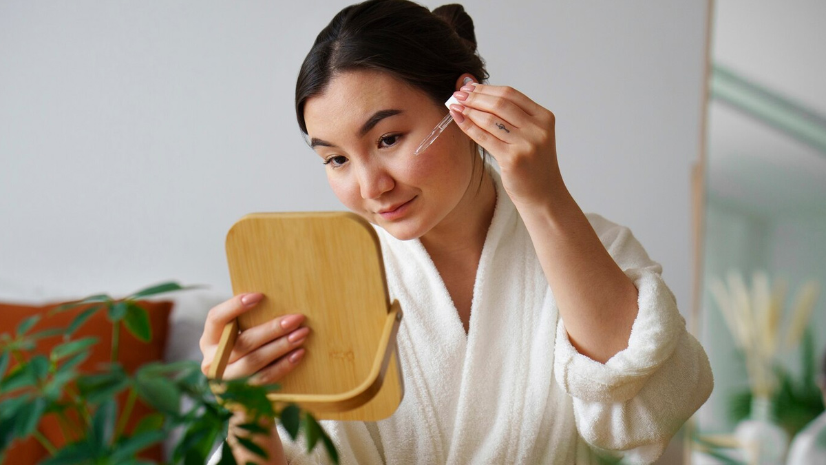 What Is The ‘Sandwich Method’ In Skincare? Here’s How It Helps In Hydration