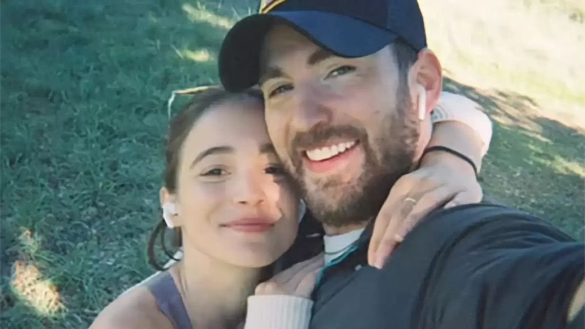 Chris Evans And Wife Alba Baptista  (1)