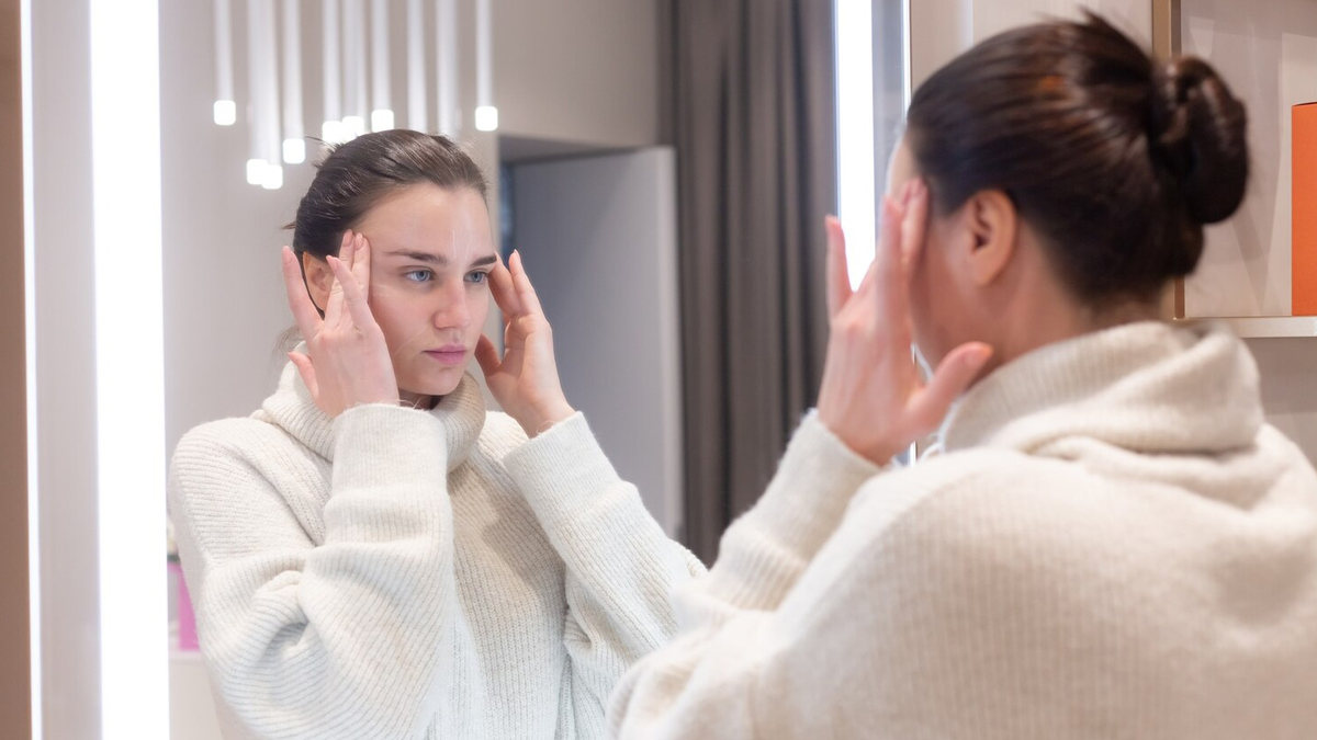 Are You Experiencing Body Dysmorphic Disorder? Doctor Shares Tips to Recognise And Overcome Condition