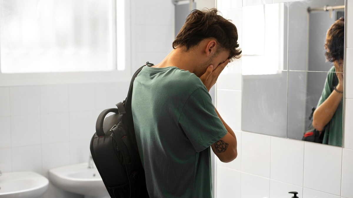 What Is Washroom Anxiety? Here’s How It Affects Employees