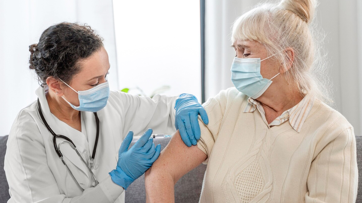 Should Senior Citizens Opt For Influenza And Pneumonia Shots In Winter?