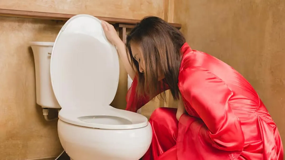 Cholera vs Regular Food Poisoning: Doctor Explains How to Differentiate