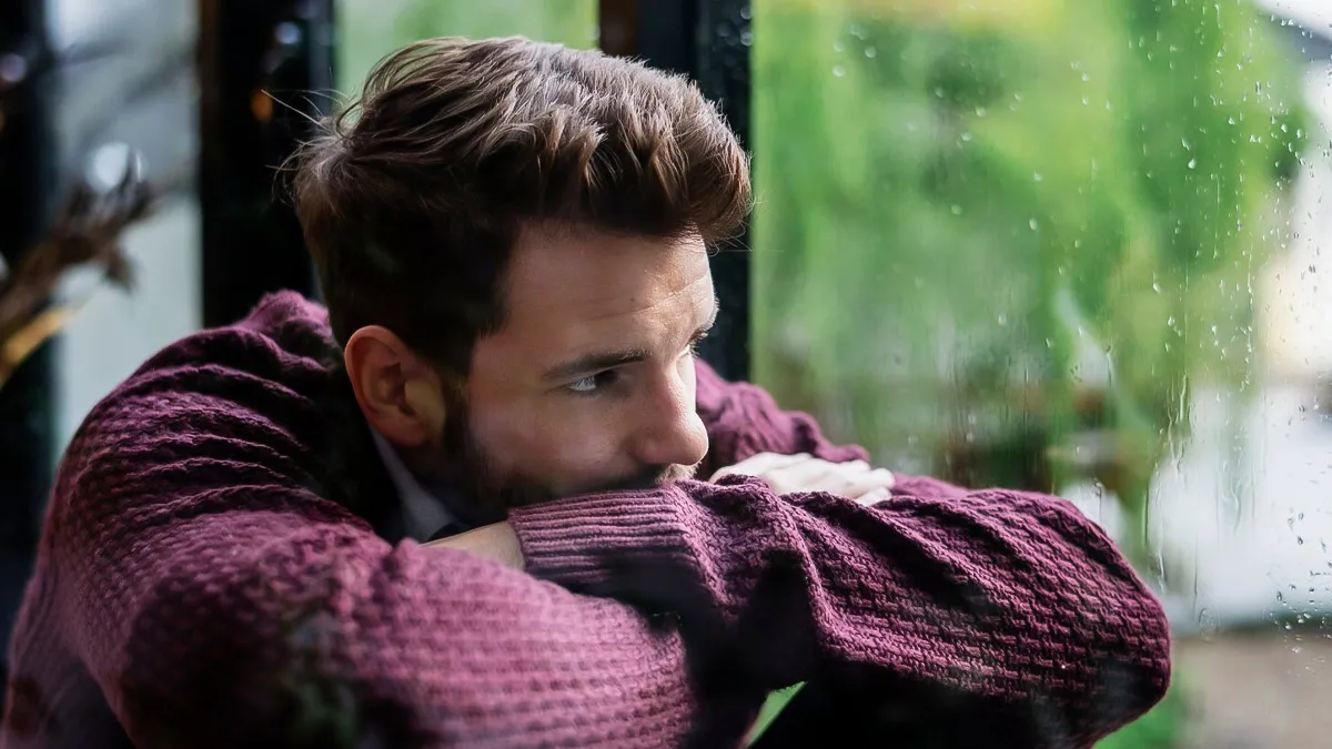 Bipolar Mood Swings: Can Changing Seasons Trigger Them? Expert Answers
