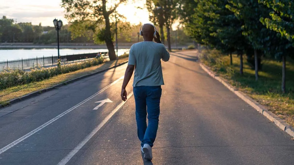 walking for health