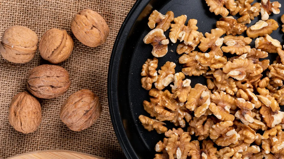 Soaked Walnuts vs Dry Walnuts 2