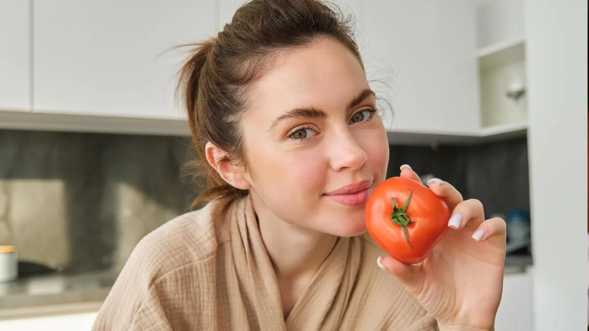 rubbing tomato  2