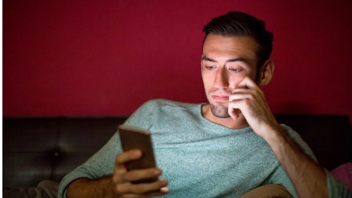 eyes burn after using phone screen