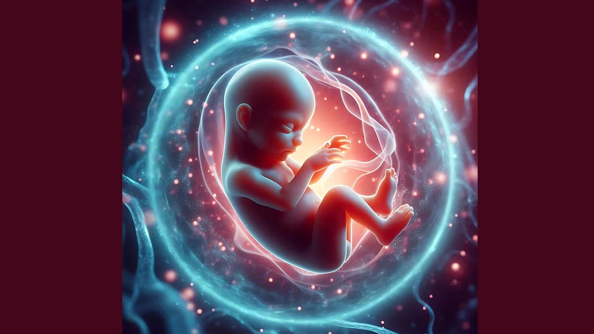 is-it-normal-to-leak-amniotic-fluid-in-third-trimester-01