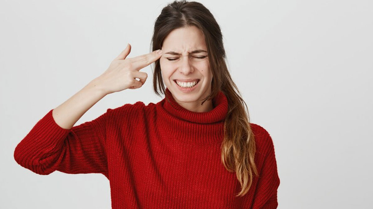 क्या हवा का प्रदूषण बन सकता है आंखों में जलन का कारण? जानें डॉक्टर से