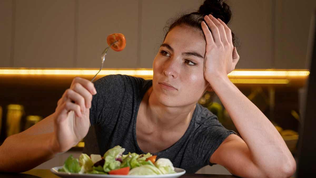 हेल्दी खाकर भी बनी रहती है थकान और कमजोरी? डॉक्‍टर से जानें इसकी वजह