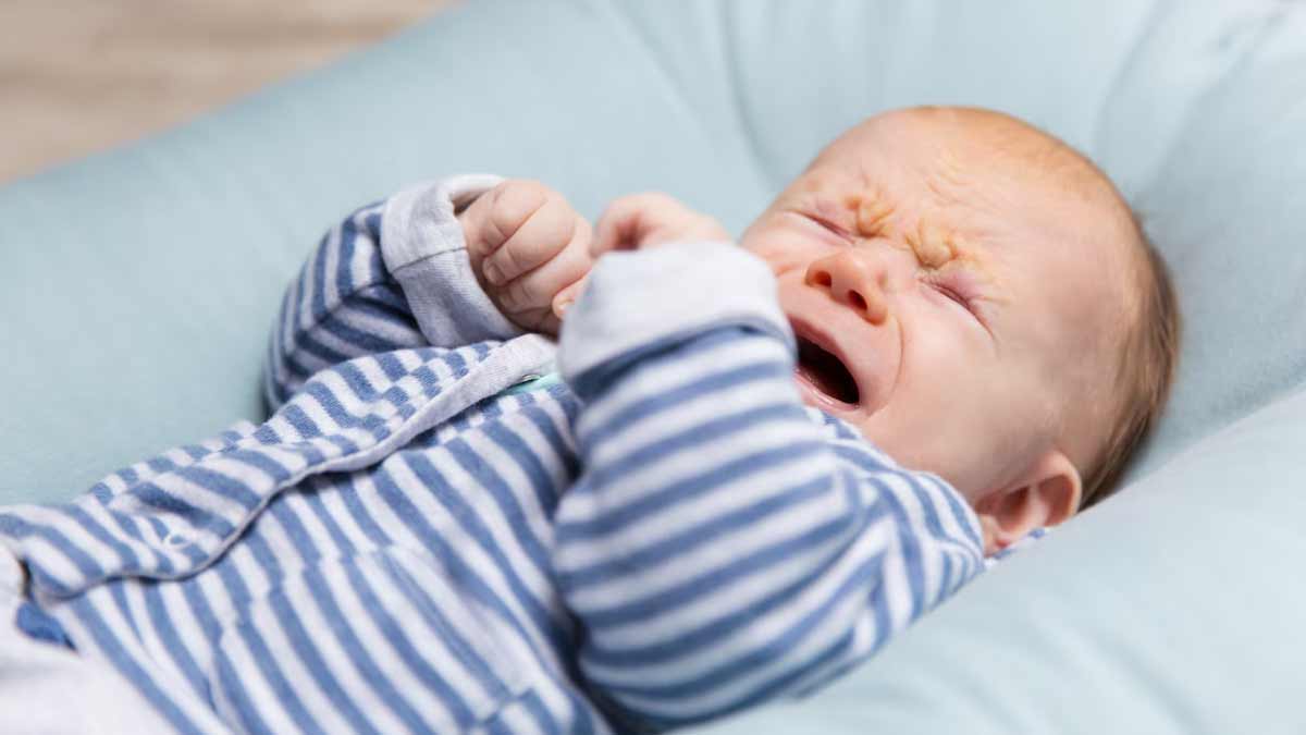 signs-that-a-baby-has-colic-01