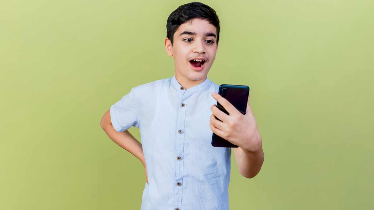 बच्चों में मीठा खाने और मोबाइल इस्तेमाल करने की आदत को कैसे छुड़ाएं? | How to get rid of children habit of eating sweets and using mobile phone in hindi child-use-mobile-inside