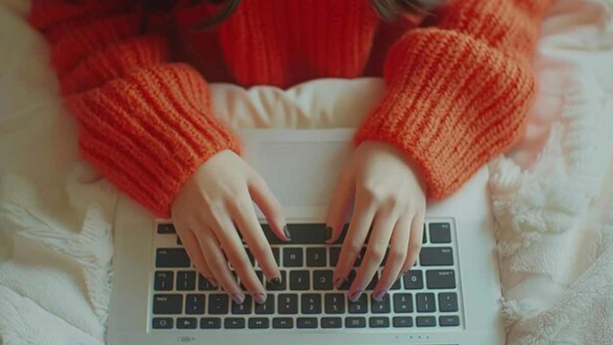 laptop-keyboard-and-toilet-seat