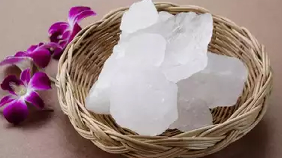 Alum-Water-Hair-Wash-Benefits-in2