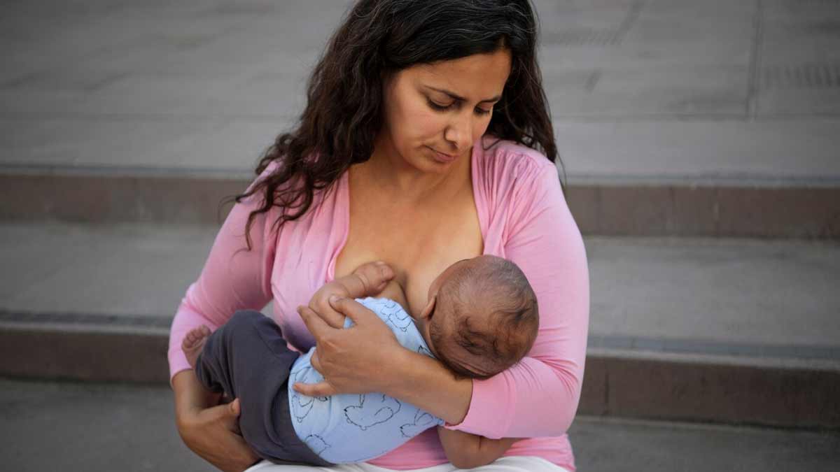 baby-feeding-inside