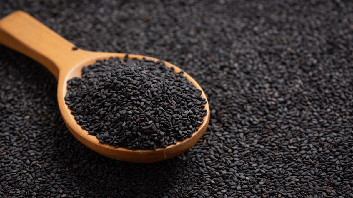 Black-Seeds-Oil-Benefits-For-Hashimoto-Thumb