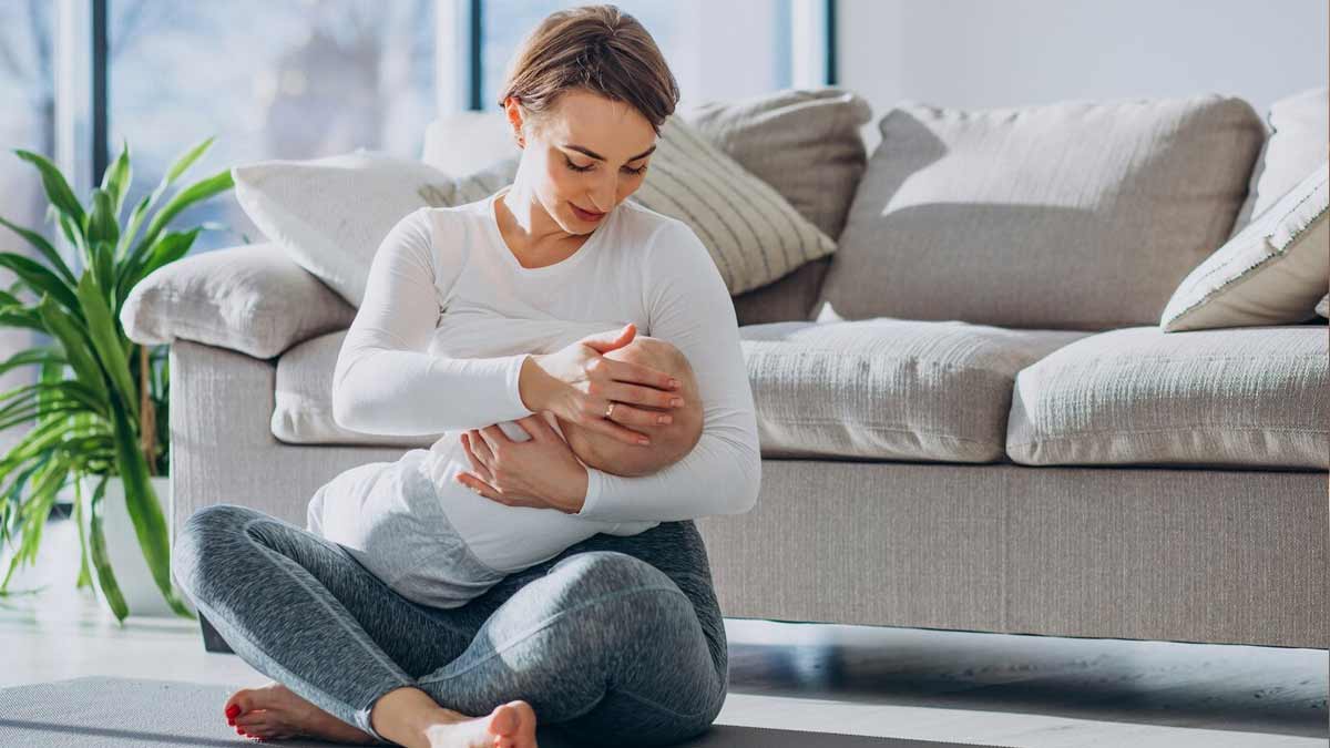 क्या फ्लैट निप्पल में कम दूध आता है? एक्सपर्ट से जानें फ्लैट निप्पल के साथ बच्चे को दूध कैसे पिलाएं
