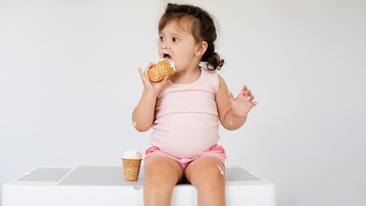 बच्चों को बाहर का चॉकलेट खिलाने के बजाय घर पर बनाएं ये हेल्दी बार, जानें आसान रेसिपी और फायदे