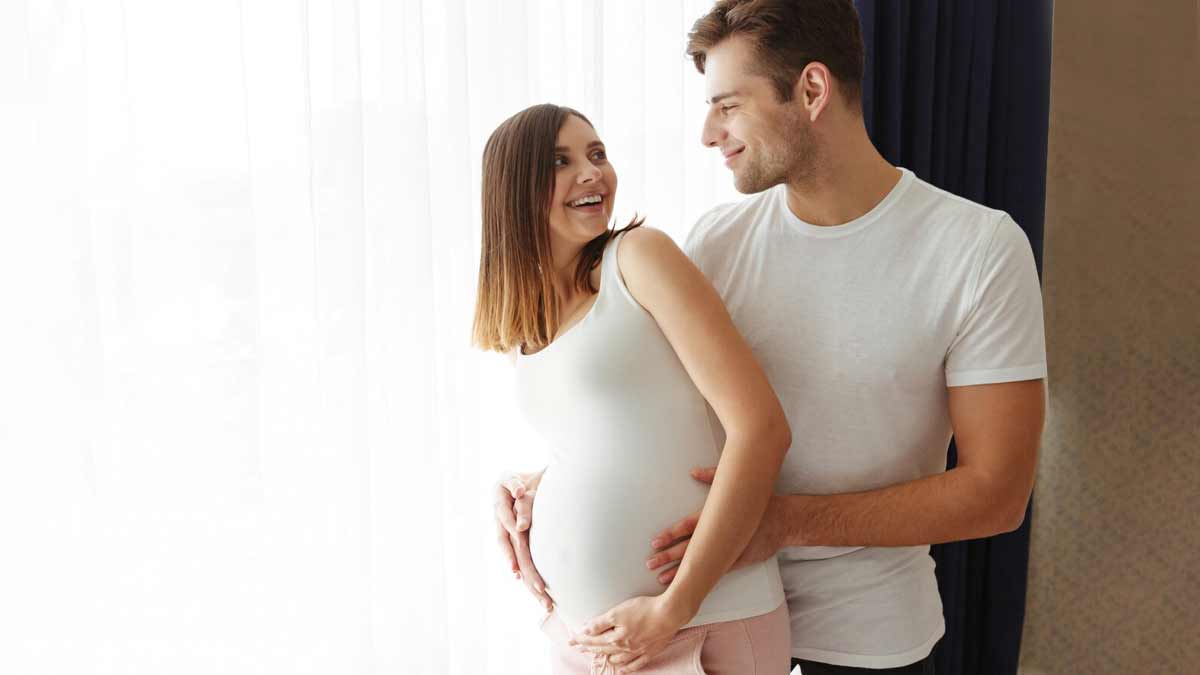 प्रेग्नेंसी में बच्चे की हलचल एक दिन में कितनी बार महसूस होना नॉर्मल है? डॉक्टर से जानें 
