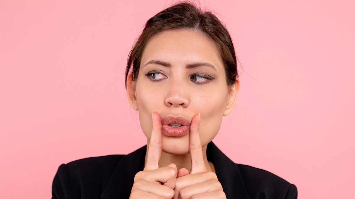 is it ok to wax your upper lip 02