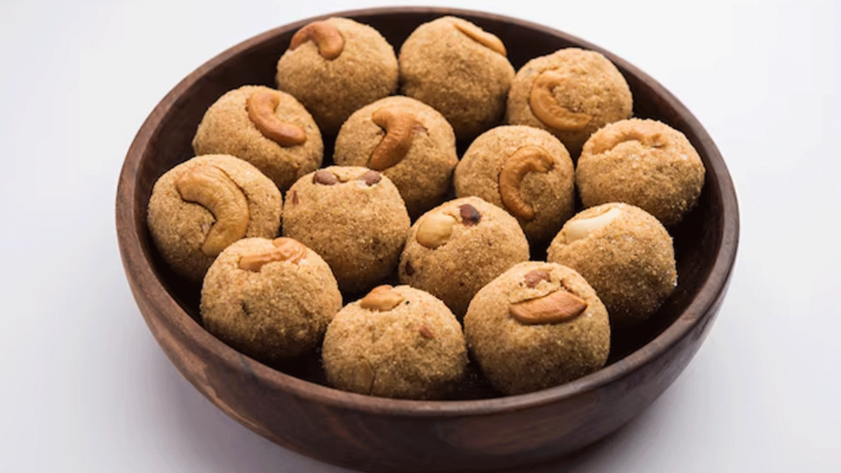 yami-gautam-panjiri-ladoo-inside