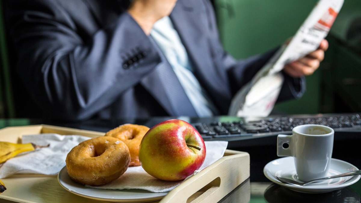 5-Snacks-to-improve-work-performance-at-office-inside