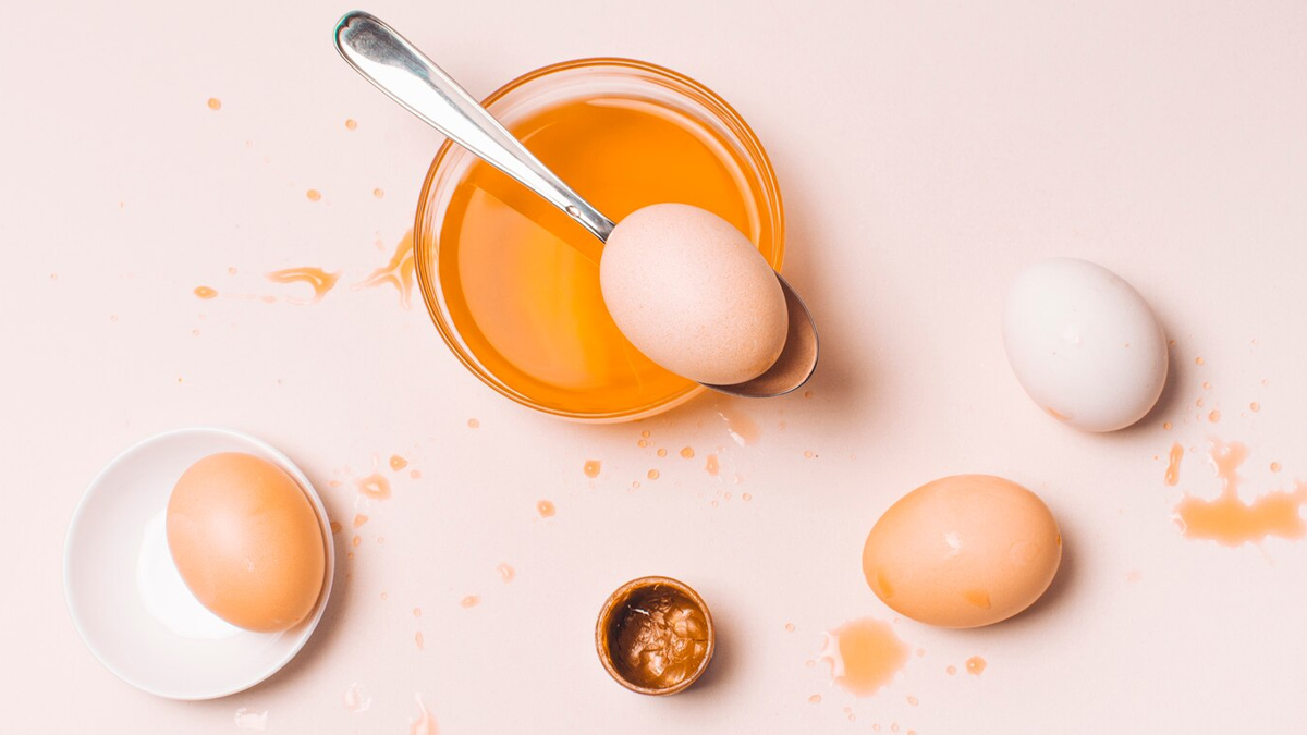 How to apply egg on hair without smell