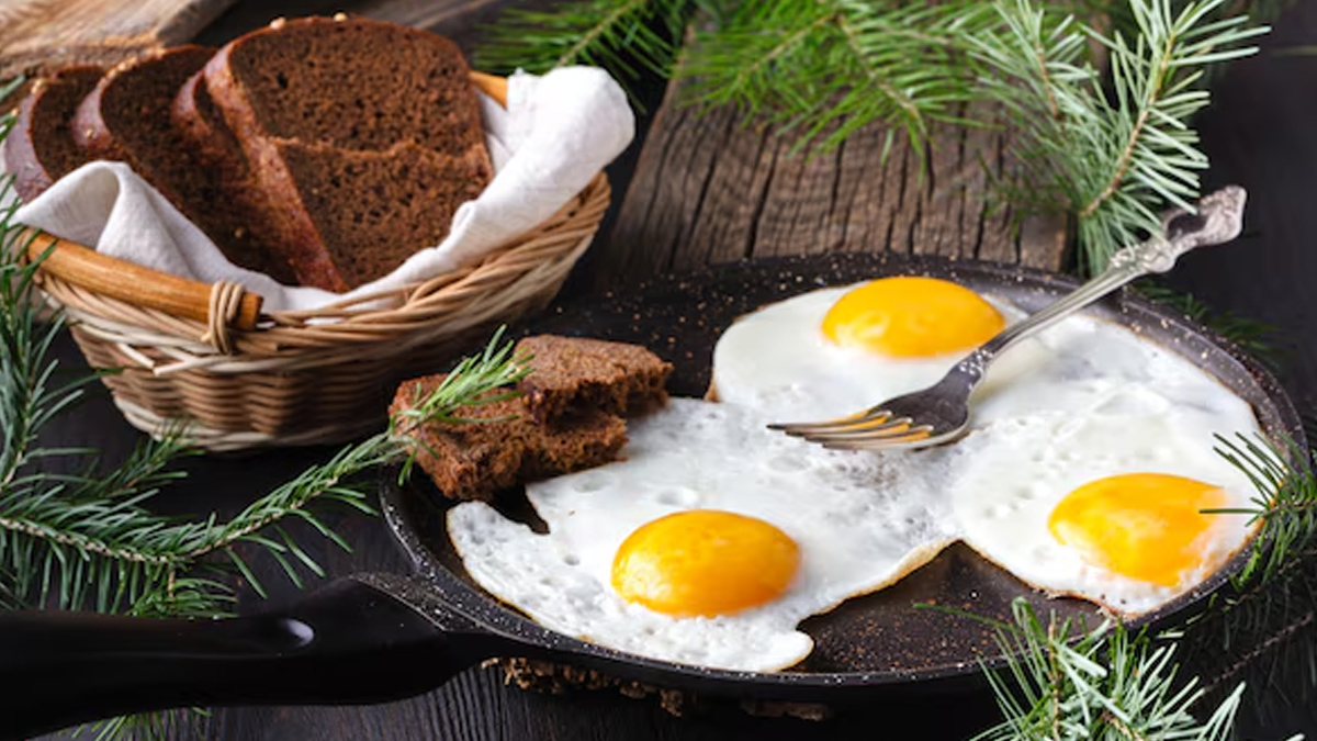 healthiest way to eat eggs