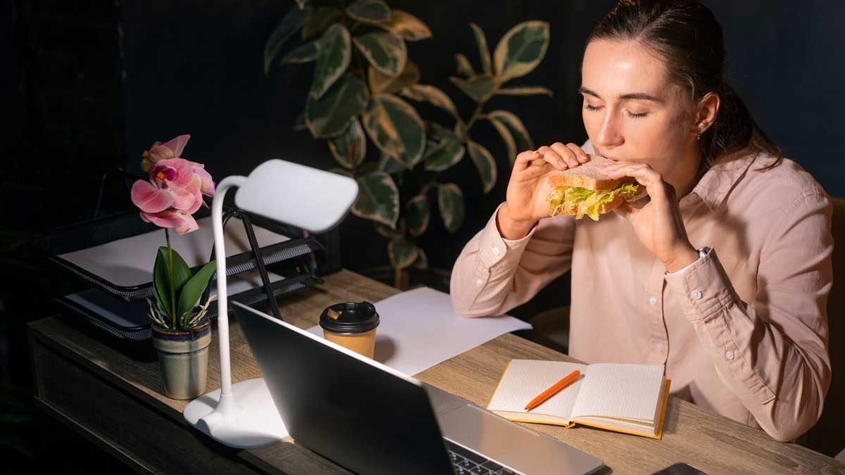 वर्किंग लोगों के लिए हेल्दी हैं ये 5 ईजी ब्रेकफास्ट ऑप्शन, झटपट कर सकते हैं तैयार | Quick Breakfast options for Working Professionals in Hindi Quick-Breakfast-options-for-Working-Professionals-inside