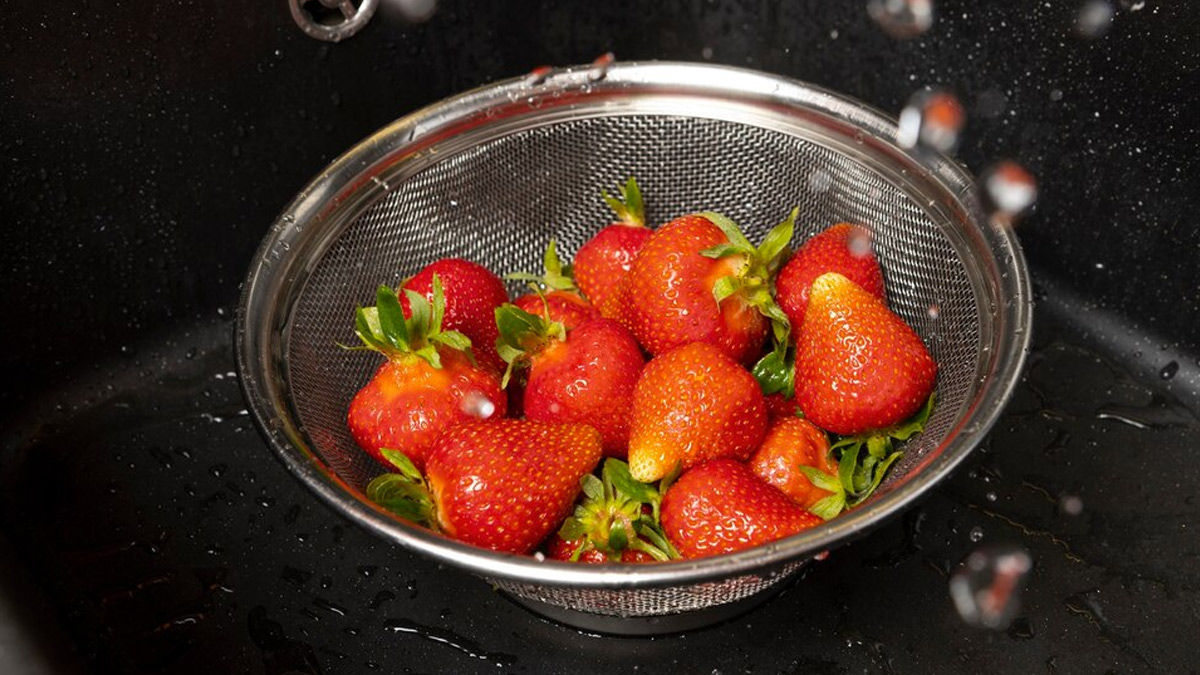 Vinegar Water For Cleaning Strawberries