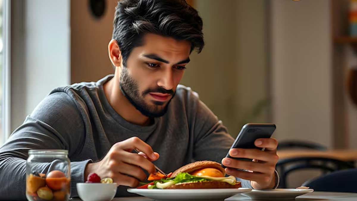 eating while watching phone