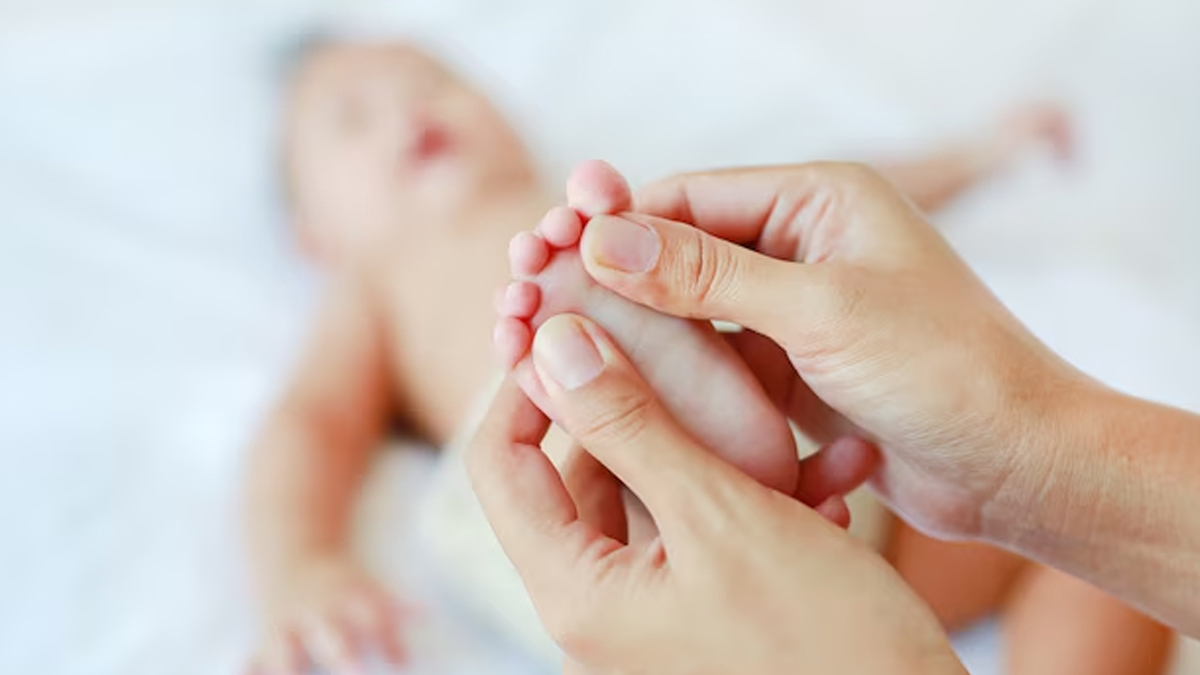 What-is-the-Best-Time-for-Baby-Massage-Before-or-After-Bath-inside2