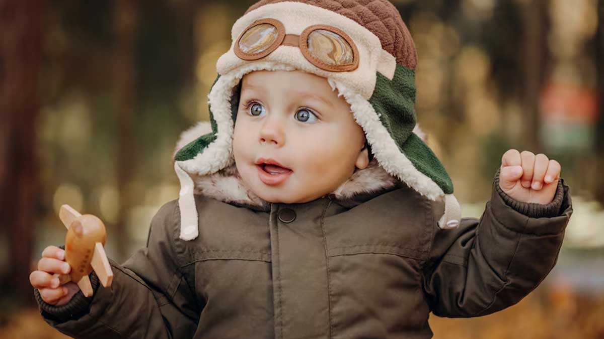 क्या मोजा-टोपी न पहनाने से बच्चा बीमार हो सकता है | Do Children Get Sick if They Dont Wear Socks and Caps in Winter in Hindi Do-children-get-sick-if-they-dont-wear-socks-and-caps-in-inside