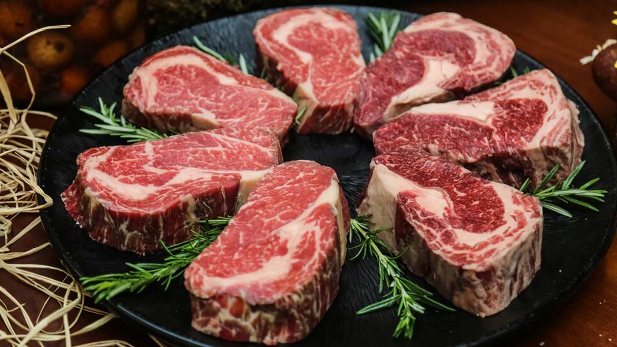 रेड मीट लवर्स हो जाएं अलर्ट! रिसर्च के मुताबिक बढ़ सकता है डिमेंशिया का खतरा