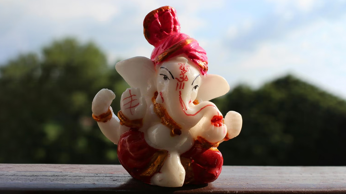 foods-to-eat-and-avoid-while-breaking-sakat-chauth-vrat-2025-inside