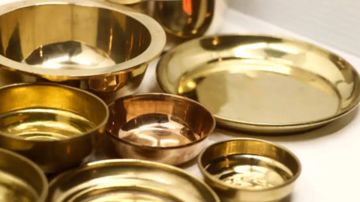 पीतल के बर्तनों में खाना खाने के फायदे | Health Benefits of Eating in Brass Utensils in Hindi Health-Benefits-of-Eating-in-Brass-Utensils-inside