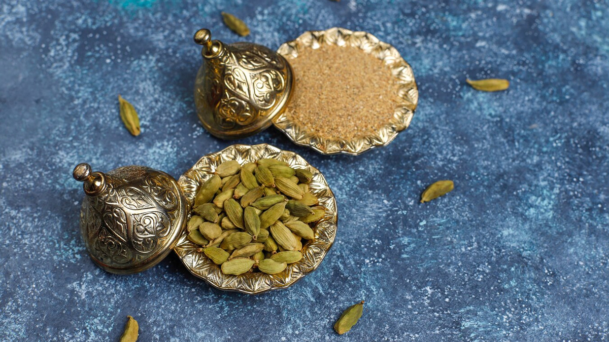 cardamomseeds-inside