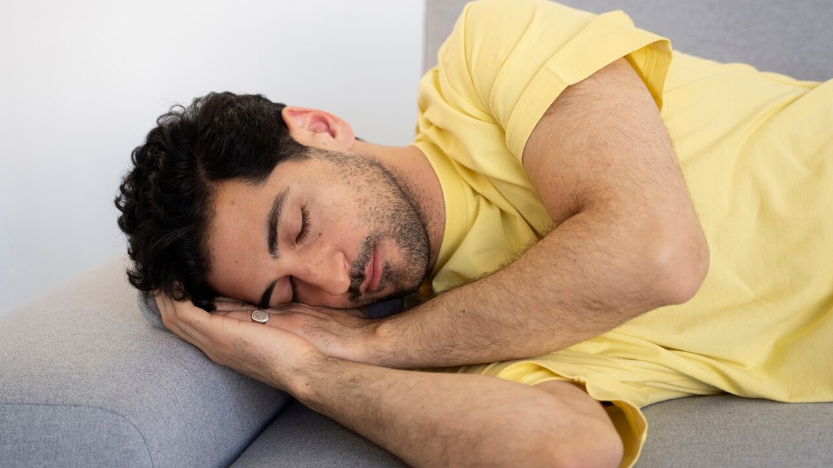 is it normal for your arms to go numb while sleeping 01 (2)