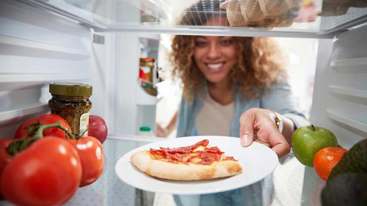 क्या फ्रिज में बिना ढके खुले बर्तनों में खाना स्टोर करना सुरक्षित है? जानें एक्सपर्ट की राय