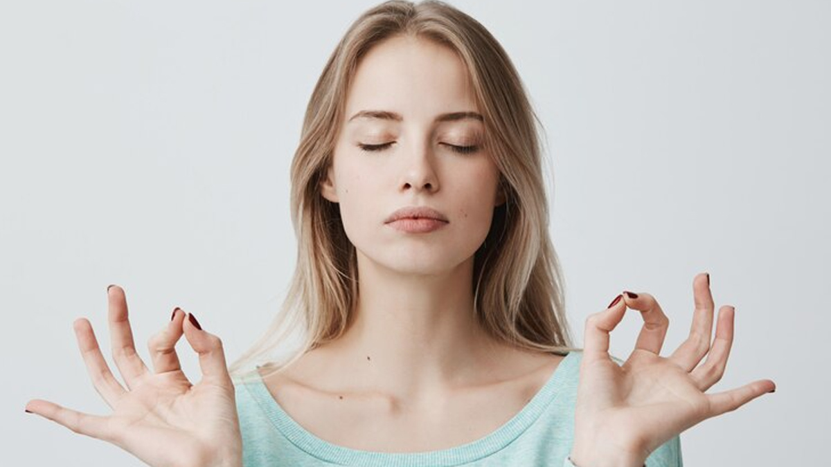 five mudras to balance 5 elements